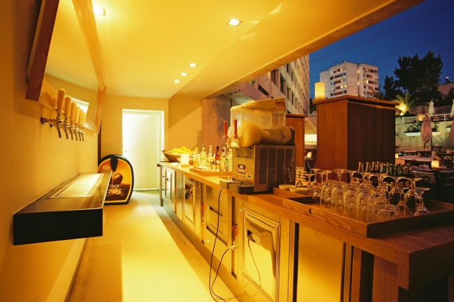 ATHENAUM INTERCONTINENTAL - POOL BAR